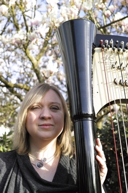Photograph of Elen Vining ~ harpist